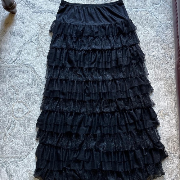 Maxi black frilled lace skirt - Picture 2 of 8